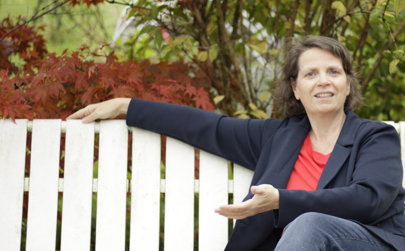 Dr. Kelly Kerstin Kregel lädt ein zur Reflexion.