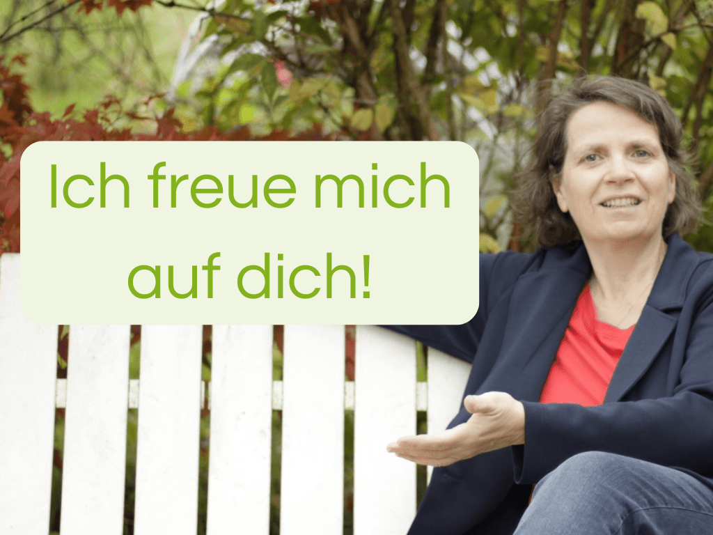 Dr. Kelly Kerstin Kregel lädt mit einem Lächeln zum kostenfreien EFT Coaching Erstgespräch ein