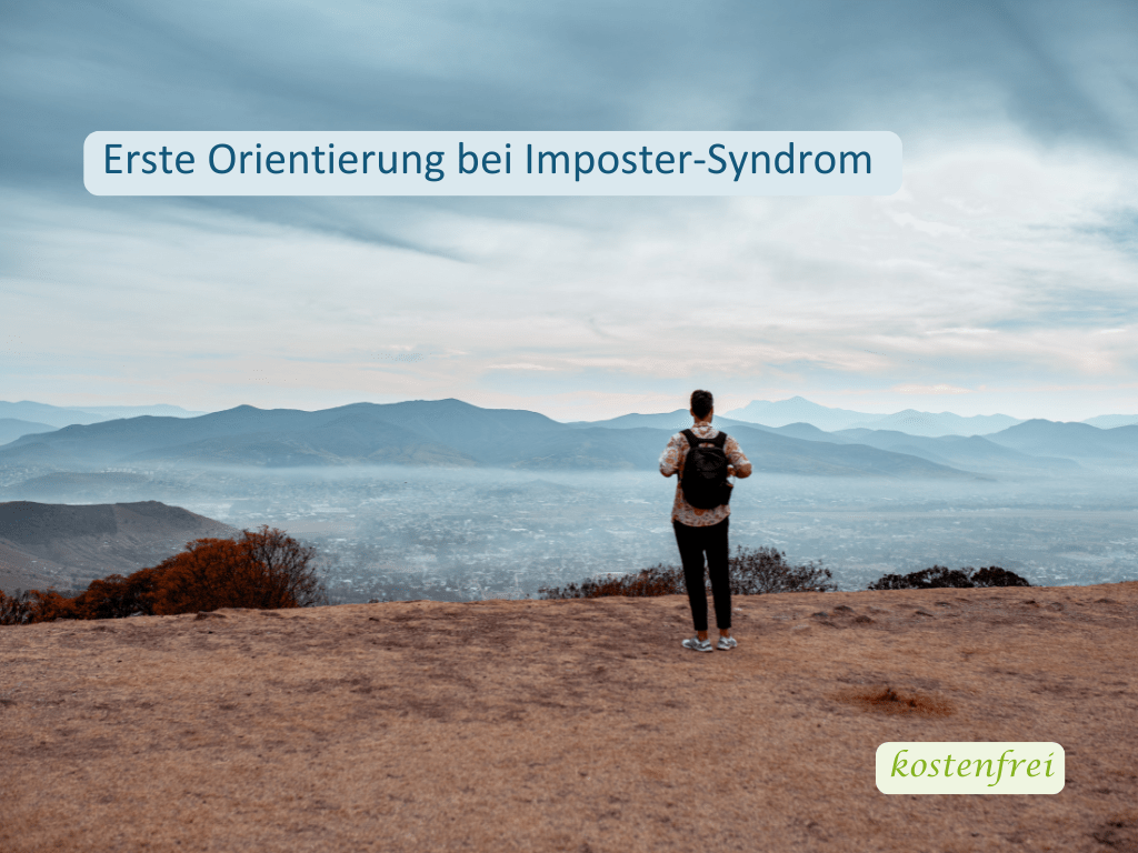 Erste orientierung bei imposter-syndrom Person steht auf einem Felsen und blickt in eine weite Berglandschaft – Moment der ersten Orientierung beim Imposter-Syndrom.